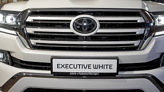 Решетка Land Cruiser 200 2016 +, Executive White , под камеру 