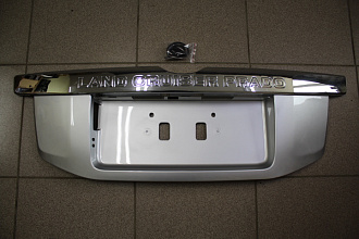 Планка Prado 150 рестайлинг на дверь заднюю под номер и над номером, серебро