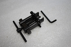 Съёмник 2-х лапый со стопором 1″ (25мм.)