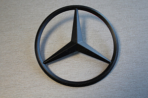 Тюнинг для Эмблема Mercedes W205 на багажник , чёрная 