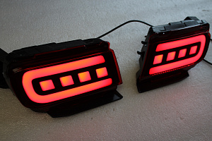 Тюнинг для Стопы дополнительные Prado 150 в бампер задний, красные , дизайн Mercedes  ( катафоты ) 