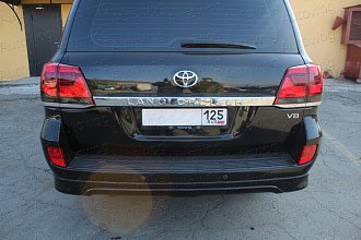 Планка Land Cruiser 200 над задним номером с надписью Land Cruiser , дизайн 2016 г.