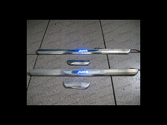 Накладки Juke на пороги дверей, с подсветкой