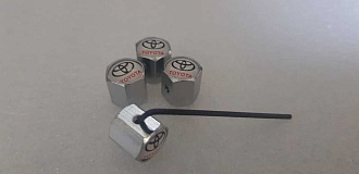 Колпачки на ниппеля Toyota под шестигранник