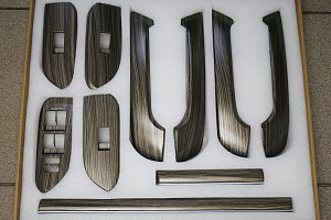 Тюнинг для Накладки Prado 150 в двери , дизайн 2018 , под дерево