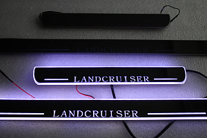 Тюнинг для Накладки Land Cruiser 200 на пороги дверей с динамической подсветкой 
