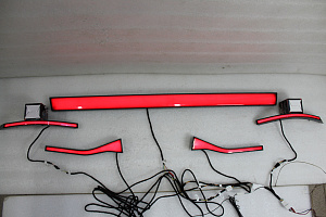 Тюнинг для Планки Land Cruiser 200 2016 +, динамические ,чёрные , на заднюю дверь 