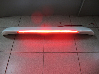 Спойлер Land Cruiser 200 дизайн 2016 на верх заднего стекла, белый перламутр, со стопом