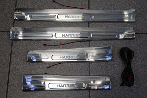 Тюнинг для Накладки Harrier 60 на пороги дверей верх