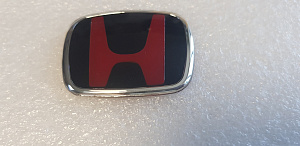 Эмблема на руль Honda 2007 - 2013 черная с красным 
