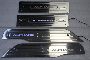 Тюнинг для Накладки Alphard H20 на пороги дверей с подсветкой 