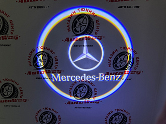 Подсветка в двери Mercedes (в круге)