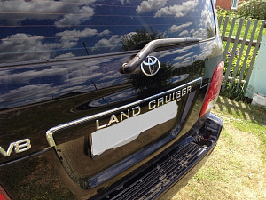 Тюнинг для Планка Land Cruiser 100 над задним номером с надписью Land Cruiser , чёрная