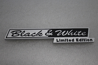 Надпись BLACK & WHITE limited Edition