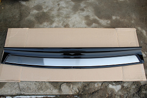 Тюнинг для Накладка Land Cruiser 200 на верх заднего бампера , аксессуарная, черная