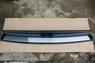 Накладка Land Cruiser 200 на верх заднего бампера , аксессуарная, черная