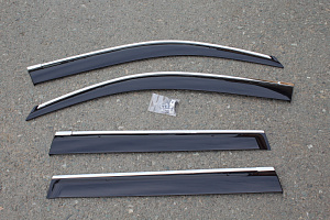 Тюнинг для Ветровики Prado 150 с надписью Land Cruiser Prado