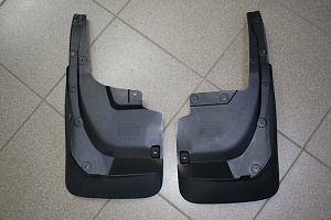 Тюнинг для Брызговики задние Land Cruiser 200 под обвес Toyota