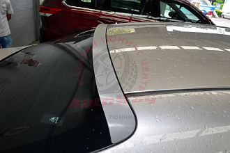 Спойлер Camry V70 над стеклом, белый