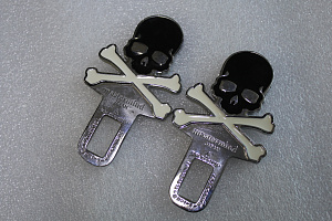 Заглушки под ремень безопасности Череп с белым
