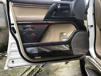 Накладки Land Cruiser 200 внутрь двери + динамики , карбон