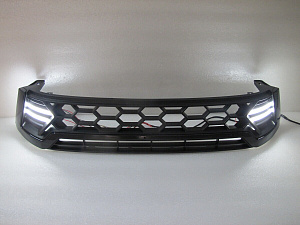Тюнинг для Решетка Hilux Pick Up 2015 +, черная с ходовыми огнями