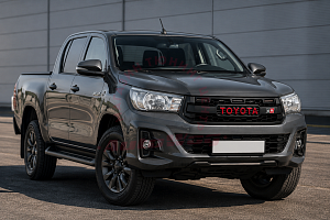 Тюнинг для Решетка Hilux Pick Up 2015 +, белая с ходовыми огнями