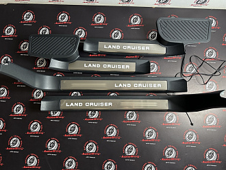 Накладки Land Cruiser 200 на пороги дверей с подсветкой , черные 
