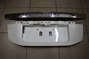 Тюнинг для Планка Prado 150 рестайлинг на дверь заднюю под номер и над номером, белый перламутр