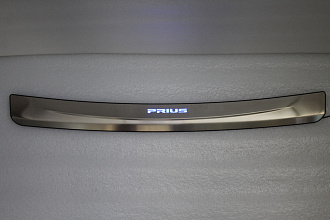 Накладка Prius 30 на верх заднего бампера , с подсветкой
