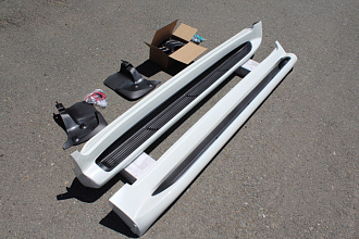 Пороги Land Cruiser 200 2014 +, белый перламутр, дизайн LX с боковой подсветкой