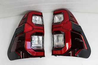 Стопы Hilux Pick Up 2015 +, дизайн 2020 г., красные 