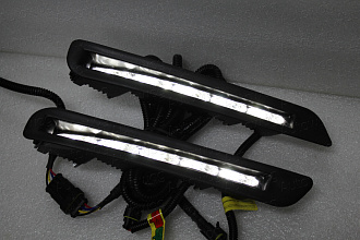 Ходовые огни (туманки) LX 570 в губу переднюю Sport Luxury, черные