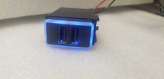 Переходник под USB Nissan ( для зарядки ) с подсветкой 