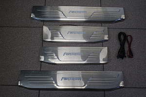 Тюнинг для Накладки Fortuner 2014 , на пороги дверей