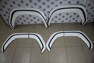 Фендера Land Cruiser 300 2022 +, белый перламутр 