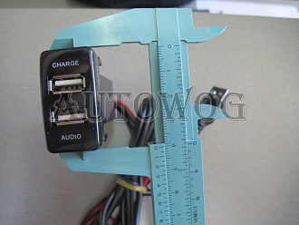 Переходник под USB Honda 12v (для зарядки + музыка) 32*20