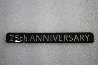Надпись 25TH ANNIVERSARY для LX 570