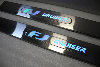 Накладки FJ Cruiser на пороги дверей , светящиеся