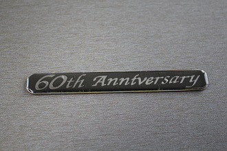 Надпись 60TH ANNIVERSARY маленькая