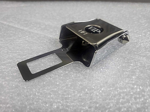 Заглушка под ремень безопасности VIP (с возможностью вставки ремня) метал