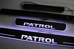 Тюнинг для Накладки Patrol Y62 на пороги дверей с динамической подсветкой 