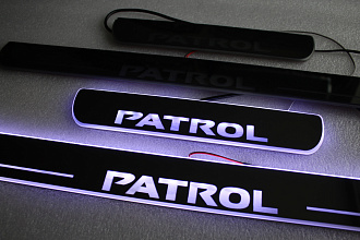 Накладки Patrol Y62 на пороги дверей с динамической подсветкой 