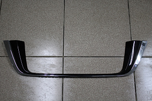 Тюнинг для Планка Land Cruiser 200 дизайн 2016 +, под номер, черная, с хром молдингом 