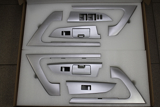 Накладки Land Cruiser 200 в двери , дизайн 2016 