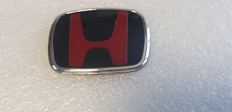 Эмблема на руль Honda 2007 - 2013 черная с красным 