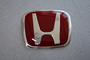 Эмблема на руль Honda 2007 - 2013 красная