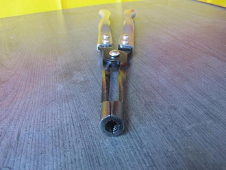 Щипцы - Съёмник маслосъёмных колпачков 2108