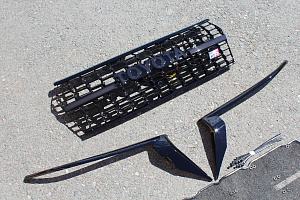 Тюнинг для Решетка Prado 150 2018 +, GR чёрная , с подсветкой