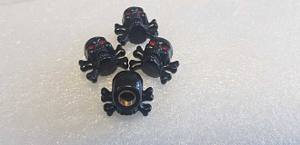 Колпачки на ниппеля (череп черный c косточкой)